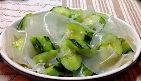 吃凉瓜和面条,凉瓜搭配面条，清爽一夏